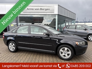 Volvo S40 1.8 Edition II, climatronic, cruisecontrol, navigatiesysteem, pdc, trekhaak afneembaar, top onderhouden !!