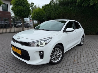 Kia Rio 1.2 (4 cil.), Apple CarPlay, Clima, Cruise Control, Navigatie, Achteruitrijcamera, Parkeersensoren, LM-velgen 15" , LED