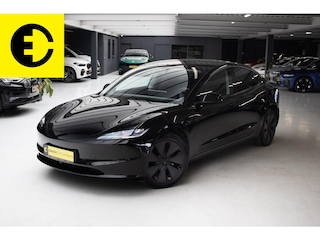 Tesla Model 3 Long Range RWD 78 kWh | Stoelverkoeling | entertainment scherm achter | 250KW Snelladen