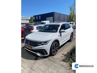 Volkswagen Tiguan 1.5 TSI R-Line | Achteruitrijcamera | Cruise control adaptief met Stop&Go | Dodehoek detectie