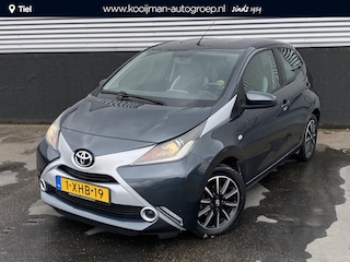 Toyota Aygo 1.0 VVT-i x-play Nederlandse auto, achteruitrijcamera, airconditioning, navigatie, Nieuw geleverd en dealeronderhouden, neerklapbare achterbank, nette auto!