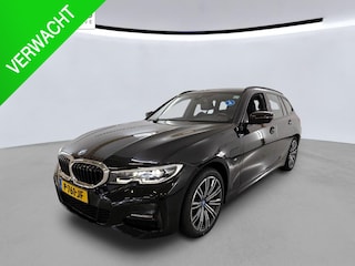 BMW 3-serie Touring 320e Business Edition Plus NL-AUTO | LEDER | M-PAKKET