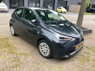 Toyota Aygo 1.0 VVT-i x-Play AUT! 1e Eig! Camera! Trekhaak! VERWACHT!