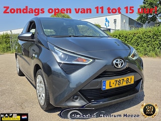 Toyota Aygo 1.0 VVT-i x-Play AUT! 1e Eig! Camera! Trekhaak! VERWACHT!