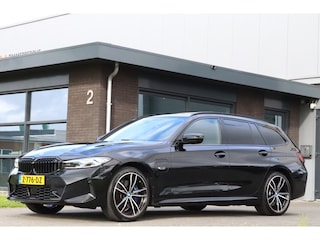 BMW 3-serie Touring 330e xDrive Facelift 19 inch Pano Trekhaak Harman-Kardon