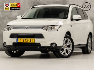 Mitsubishi Outlander 2.0 PHEV Deluxe 203Pk Automaat (SCHUIFDAK, NAVIGATIE, CAMERA, LEDER, ELEK SPORTSTOELEN, STOELVERWARMING, KEYLESS, TREKHAAK, ELEK ACHTERKLEP, GETINT GLAS, NIEUWSTAAT)