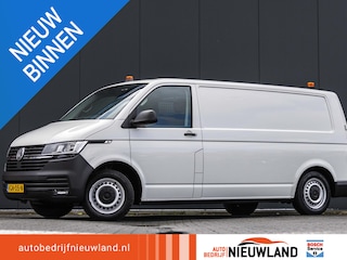 Volkswagen Transporter 2.0 TDI L2H1 4 Motion, cruise, camera, trekhaak, kastinrichting