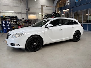 Opel Insignia 1.6 Turbo 180pk Sport | Navigatie | Trekhaak | PDC V+A | Leder | Cruise control | 19'' velgen met zgan banden | NAP | Rijklaar prijs!