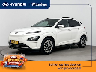 Hyundai Kona EV FASHION 64 kWh | SoH 93% | DODEHOEK DETECTIE | PDC | 3 FASEN | WARMTEPOMP | CAMERA | CLIMA | CRUISE ADAPT. | NAVI | PRIVACY GLASS | DAKRAILING | APPLE CAR PLAY & ADROID AUTO | ALL SEASONS |