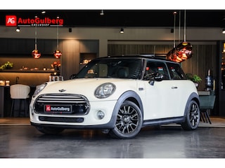 Mini Cooper 3-Deurs 1.5 Chili Sportstoelen Leder Cross punch, Panoramadak, Navi Professional, Zicht/ Wired/ Connected XL/ Licht/ Excitement/ Ambiente/ Black optic pakket, DDC, PDC, Voorruit verwarming, LMV.