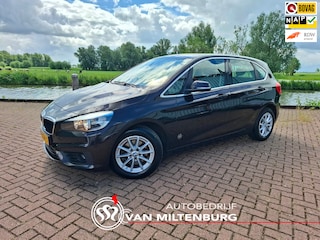 BMW 2-serie Tourer 218i Essential Clima navi cruise PDC trekhaak