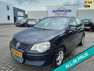 Volkswagen Polo 1.4-16V Optive compacte 5 deurs auto met airco op all seasonsbanden!