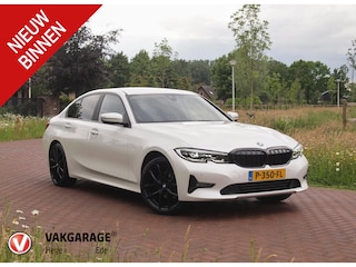 BMW 320i Business Edition Plus | Camera | Apple Carplay | Leer | Cruise Control | Dealeronderhouden |