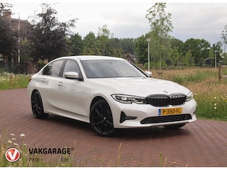 BMW 320i Business Edition Plus | Camera | Apple Carplay | Leer | Cruise Control | Dealeronderhouden |