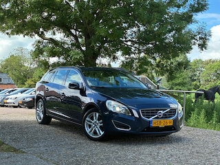 Volvo V60 2.0T Summum | Automaat + Leder + Cruise + Clima nu € 8.975,-!!!