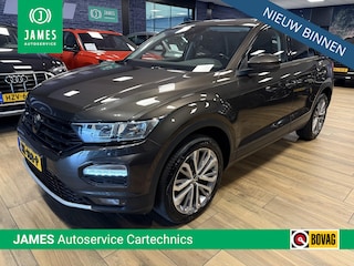 Volkswagen T-Roc 1.5 TSI Style |Navi|Carplay|Trekhaak|stoel en stuurverwarming|PrivacyGlass|