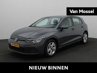 Volkswagen Golf 1.5 TSI Life 131 PK | Stoelverwarming | Stuurwielverwarming | Parkeersensoren | Apple CarPlay | Android auto | Adaptive Cruise Control | Climate Control | Digital cockpit | LED | 16'' lichtmetalen velgen |