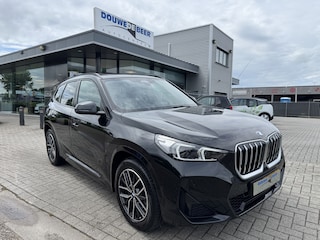 BMW X1 sDrive18i M sport Premium Panodak/ trekhaak elect, HiFi geluidinst, Travel pakket,