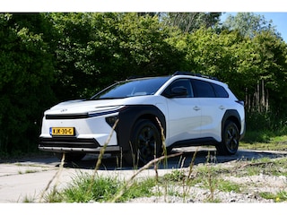 Toyota bZ4X Touring Executive AWD 75 kWh 380pk | Panoramadak | Rondomzicht camera | Warmtepomp |