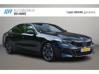 BMW 520i 190pk Aut. M Sport | Panoramadak | Carbon | 360° Camera | Keyless | Head-Up Display | Winter Pakket | Elektrische Achterklep | Trekhaak