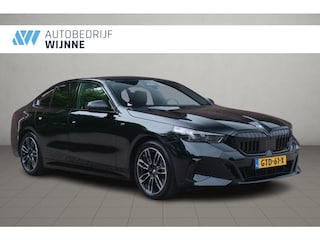 BMW 520i 190pk Aut. M Sport | Panoramadak | Carbon | 360° Camera | Keyless | Head-Up Display | Winter Pakket | Elektrische Achterklep | Trekhaak