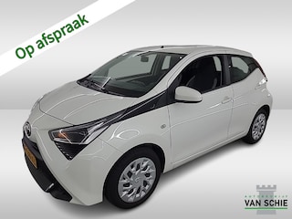 Toyota Aygo 1.0 VVT-i x-play limited 2e-Eig. & Keurig-Onderh. BOVAG-Garantie. NL-Auto.