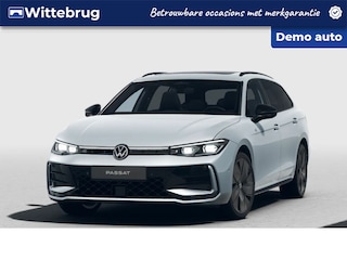 Volkswagen Passat Variant 1.5 eTSI 150PK DSG R-Line Edition / Resterende Fabrieksgarantie tot 22-01 2029 / Black Style / Panoramadak / 19'' LMV / VW