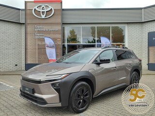 Toyota bZ4X Touring DYNAMIC 75 kWh NIEUW DIRECT LEVERBAAR! 360° CAMERA STOEL/STUURVERW WARMTEPOMP BLIND SPOT EL-ACHTERKLEP KEYLESS NAVI PARK-SENSOREN APPLE/ANDROID
