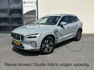 Volvo XC60 2.0 T6 Plug-in hybrid AWD Essential Bright | Panorama dak | Zwenkbare trekhaak | Blis | Apple carplay |