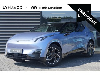Lynk & Co 02 More 66kWh 272PK RWD | 1600KG Trekgewicht | 360 Graden Camera | Harman Kardon | Panoramadak | Elektrisch bedienbare voorstoelen met geheugen | Keyless Entry | Getint glas | Adaptieve Cruise Control | Dodehoekassistent | Sfeerverlichting | Stuurwielverwarming | Stoelverwarming