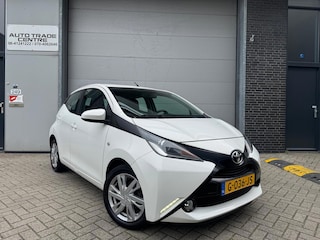 Toyota Aygo 1.0 VVT-i x-cite [Achteruitrijcamera | Carplay | Airco | Volledig OH]