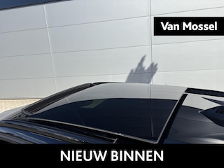 Peugeot 2008 EV GT 54 kWh | Panoramisch schuifdak | Camera | Navigatie | Adaptieve Cruise Control | Warmtepomp