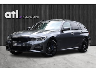 BMW 3-serie Touring 330e M-Sprotpakket, HUD, Pano, Elektrische trekhaak, Memorystoelen, Laserlicht, Harman Kardon, Adaptief Cruise Ctonrok, DAB Grootlichtassistent, Shadowline, Innovatiepakket, etc.