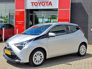 Toyota Aygo X-PLAY ACHTERUITRIJCAMERA AIRCO APLLE CARPLAI / ANDROID AUTO