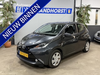 Toyota Aygo 1.0 VVT-i x-play // Aico // carplay