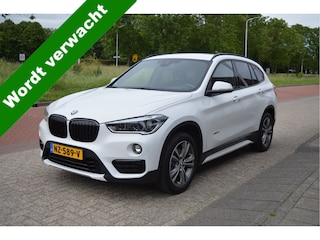 BMW X1 sDrive18i Executive NL-Auto / Sportstoelen / Clima / Correct onderhouden