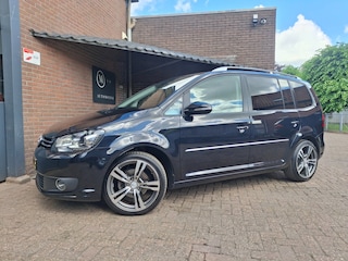 Volkswagen Touran 1.4 TSI Highline 140PK DSG Navigatie / Xenon / Cruise Controle / Trekhaak / Parkeer Sensoren /