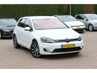 Volkswagen Golf E-DITION / Warmtepomp / CarPlay / Keyless / 17'' / Parkeerhulp V+A / DAB / ACC
