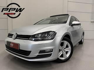 Volkswagen Golf 1.2 TSI 110PK DSG 5drs. PANO/BI-XENON/LEER-STOF SP.STOELEN/MASSAGE/CARPLAY/NAVI/ECC/CRUISE/PRIVACY/16"/WINTERPAKKET/VOLLEDIG VW DEALER HISTORIE,NET OH BEURT GEHAD