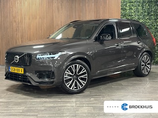 Volvo XC90 T8 AWD Recharge Ultra Dark | Vol! | Bowers & Wilkins | Luchtvering | Stoelventilatie | Trekhaak | 360 Camera | Head-Up Display | Stoelmassage | 455pk | Adaptieve Cruise Control | Stoelverwarming voor+achter | Stuurwielverwarming | Schuifdak | 20 Inch | Full LED  Meesturende koplampen | Pilot Assist | BLIS Dode Hoek Detectie | Alcantara hemelbekleding | Lederen handgrepen en zonnekleppen | Elektrische voorstoelen geheugen | Nappa Lederen bekleding | Zitting verlenging voorstoelen | Lederen Dashboard | Google Infotainment | Keyless Drive | Parkeersensoren voor+achter | Privacy Glass | Elektrisch bedienbare achterklep | Geïntegreerde zongordijnen achterportieren | Geïntegreerd kinderzitje achterin | Verlichte instaplijsten | 7-Persoons | 4-Zone Climate Control | DAB Radio | Apple Carplay/Android Auto | Alarm Klasse III | Draadloos telefoon opladen | Volvo On Call met mobiele App functie | Platinum Grey Metallic |