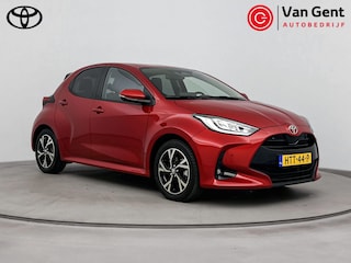 Toyota Yaris 1.5 Hybrid 115 Dynamic | Apple Carplay / Android Auto | Dodehoek detectie | Parkeersensoren voor/achter | Stoel-/stuurverwarming | Adaptive Cruise | Clima | Keyless | Camera | 16 inch