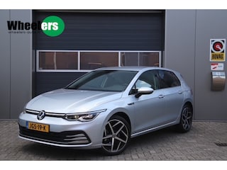 Volkswagen Golf 1.5 eTSI R-Line Business+, Stoel & Stuurverwarmd, IQ.LIGHT, Camera, Navi