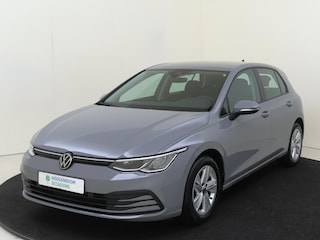 Volkswagen Golf 1.0 TSI Life | Achteruitrijcamera | Adaptieve cruise control | Navigatie | 3-zone airco | CarPlay | Dodehoekdetectie | Draadloze telefoonlader |