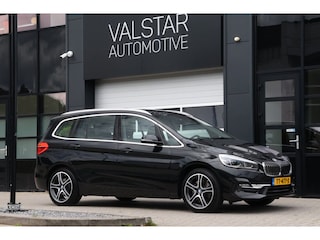 BMW 2-serie Tourer 220i High Executive | LED | TREKHAAK | STOELVERWARMING | FACELIFT!