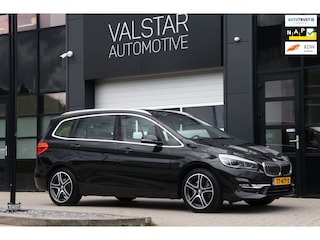 BMW 2-serie Tourer 220i High Executive | LED | TREKHAAK | STOELVERWARMING | FACELIFT!