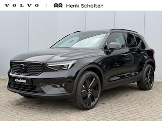 Volvo XC40 B3 AUT7 163PK Ultimate Dark Black Edition | Panoramadak | Harman Kardon audio | 20” Lichtmetalen velgen | Getint glas | Verwarmbare voorstoelen & stuurwiel | Trekhaak semi elektrisch inklapbaar | Verwarmbare Voorruit | Adaptieve Cruise Control | BLIS Dodehoekdetectie
