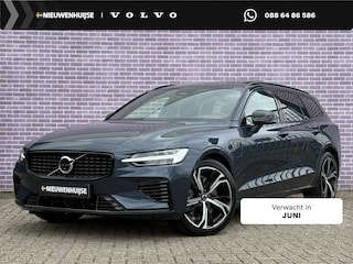 Volvo V60 2.0 T6 Plug-in hybrid AWD Ultra Dark | Sportstoelen| SOH 100%| Schuif-/Kantel dak | Full-LED | Adaptieve Cruise Control | Head-Up Display | Stoelverwarming Voor en Achter | 19" | Getint Glas | Harman Kardon Audio | BLIS |