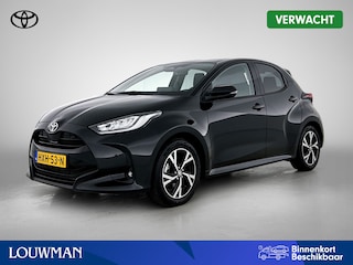 Toyota Yaris 1.5 Hybrid 115 Dynamic Comfort Pack | BTW Voertuig | Dodehoekdetectie | Stoel+stuurverwarming | Parkeersensoren Voor+Achter | Draadloze telefoonlader | Cruise Control Adaptive | Apple CarPlay/Android Auto |