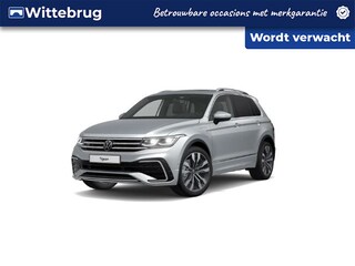 Volkswagen Tiguan 1.4 TSI DSG eHybrid 245pk R-Line Business / Panorama dak / IQ-Led / Zwenkbare trekhaak / 20'' LMV