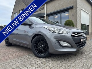 Hyundai i30 5DRS 1.6 GDI Go! Plus Parkeersensors / Navigatie / Camera